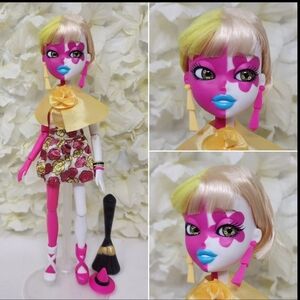 MGA Bratz Bratzillaz Glam Gets Wicked Switch-A-Witch Pink Flower Clown Doll Cute
